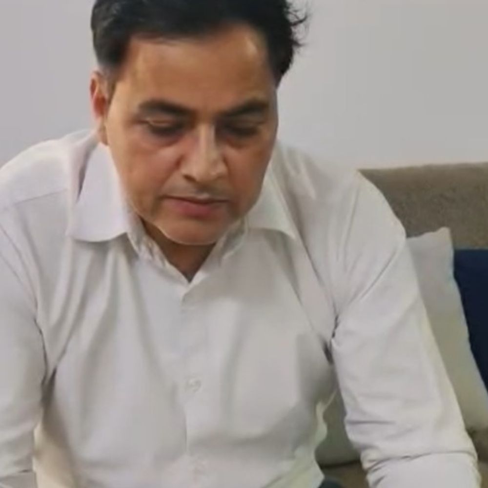 किशोरों के सवालों पर लिखी गई किताब:पुनीत वशिष्ठ की ‘Teen in the Canteen’ में दोस्ती, रिश्ते और किशोर मन की उलझनों को जगह
