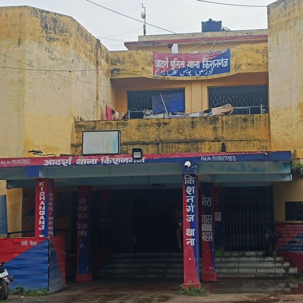 किशनगंज में दहेज के लिए पत्नी को घर से निकाला:पति ने की दूसरी शादी; 5 लाख और फोर व्हीलर की मांग का दावा