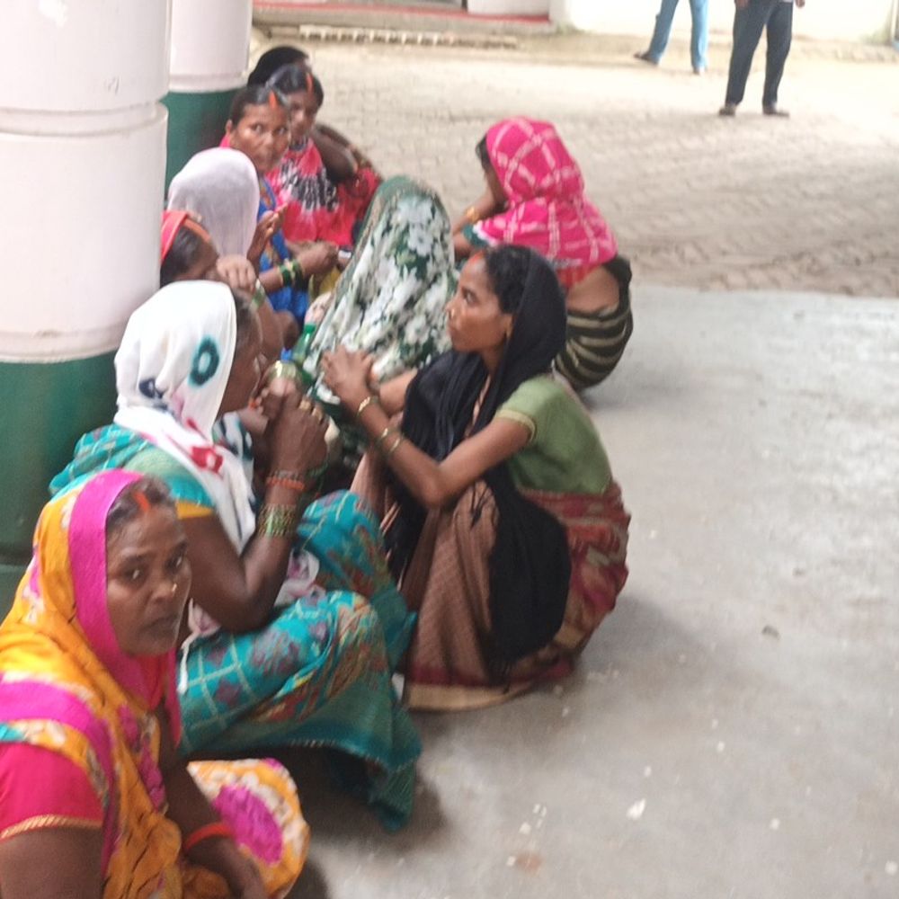 जौनपुर में मुसहर बस्ती की बिजली काटी:15 साल से मिल रही सप्लाई, लोग अंधेरे में रहने को मजबूर; डीएम से शिकायत