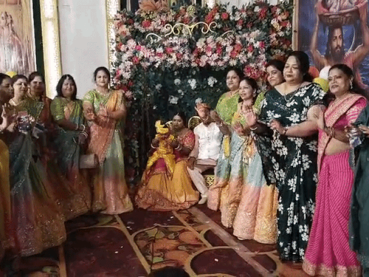 नंदोत्सव में झूले लड्डू गोपाल, भजनों पर झूमे भक्त:कृष्ण जन्म की झांकियों ने बांधा समां, कन्हैया के जयकारों से गूंजा परिसर