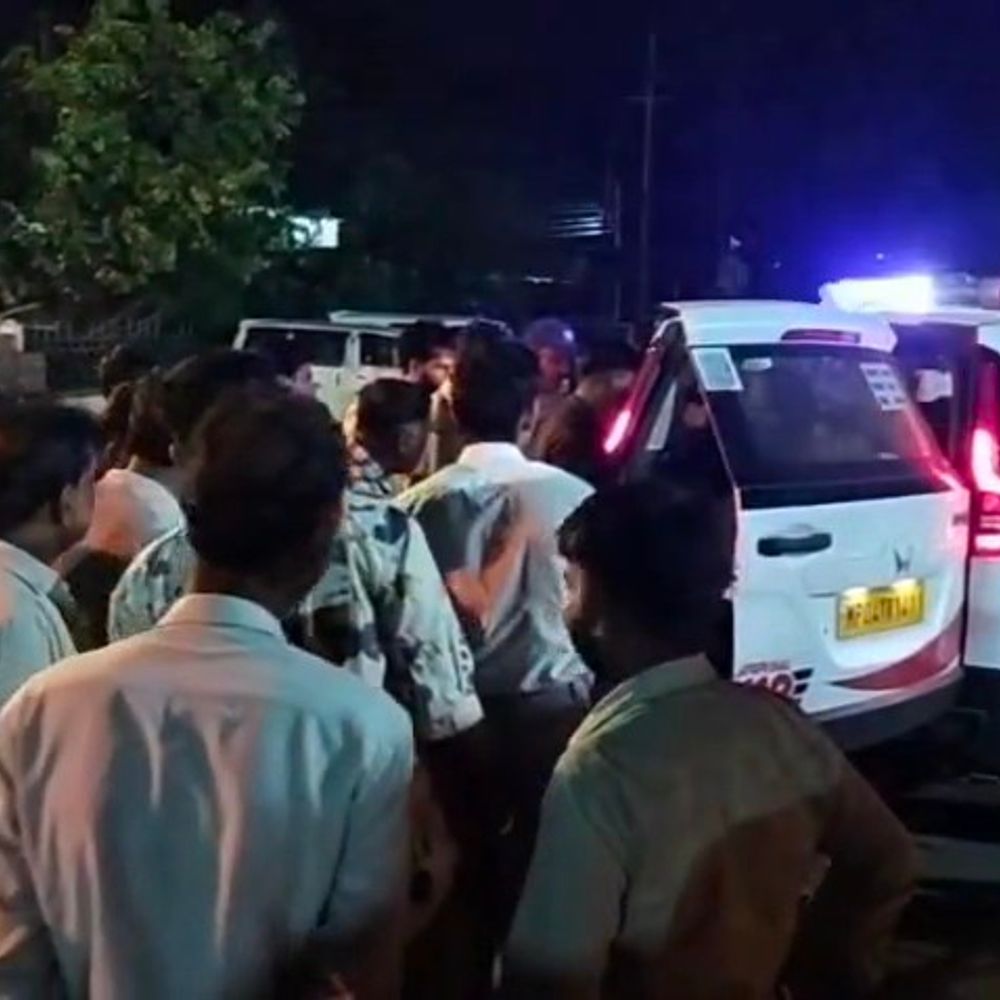 तेलनखेड़ी में दो बाइक की भिड़ंत, 4 युवक घायल:राजस्थान के दो युवकों को गंभीर चोटें; जिला अस्पताल में भर्ती