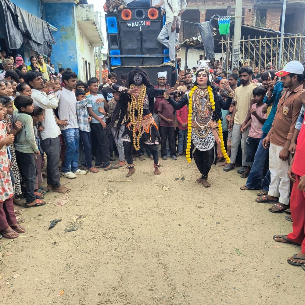 बबैना में गणेश प्रतिमा स्थापना:कलश यात्रा के साथ गणेश प्रतिमा स्थापित, जयकारों से गूंजा गांव