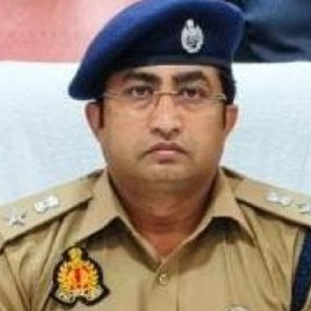 संतकबीरनगर में एसपी ने 4 पुलिसकर्मियों को लाइन भेजा:112 और मेंहदावल थाने के सिपाही शामिल, जनहित में तबादला