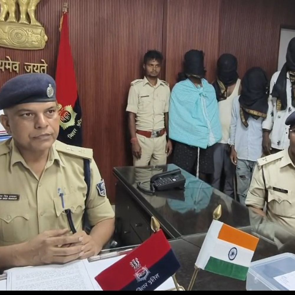 बगीचे से 5 अपराधी हथियारों के साथ गिरफ्तार:किसी वारदात की साजिश रच रहे थे, पुलिस ने कट्‌टा-कारतूस किया बरामद