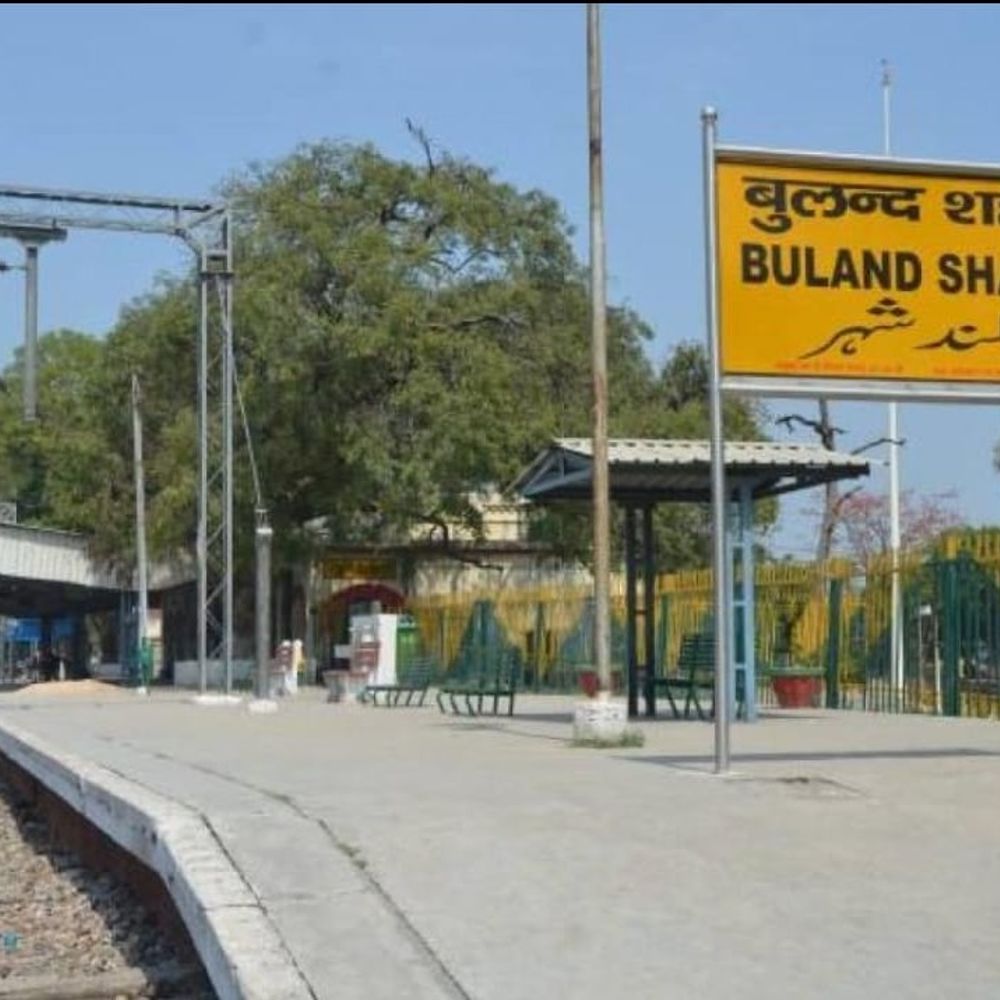 खुर्जा-मेरठ MEMU ट्रेन के संचालन को मिली मंजूरी:सांसद के प्रयास से वाया बुलंदशहर चलेगी, यात्रियों को मिलेगा सीधा फायदा