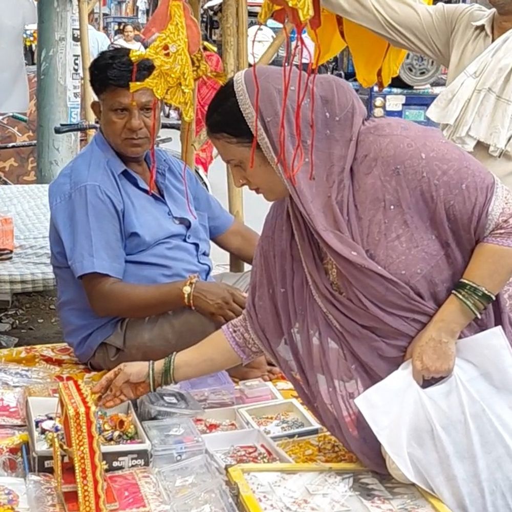 ठाकुरद्वारा मंदिर में जन्माष्टमी की तैयारियां जोरों पर:फर्रुखाबाद में श्री राधा श्याम शक्ति मंदिर में 19 सितंबर तक चलेंगे विशेष कार्यक्रम