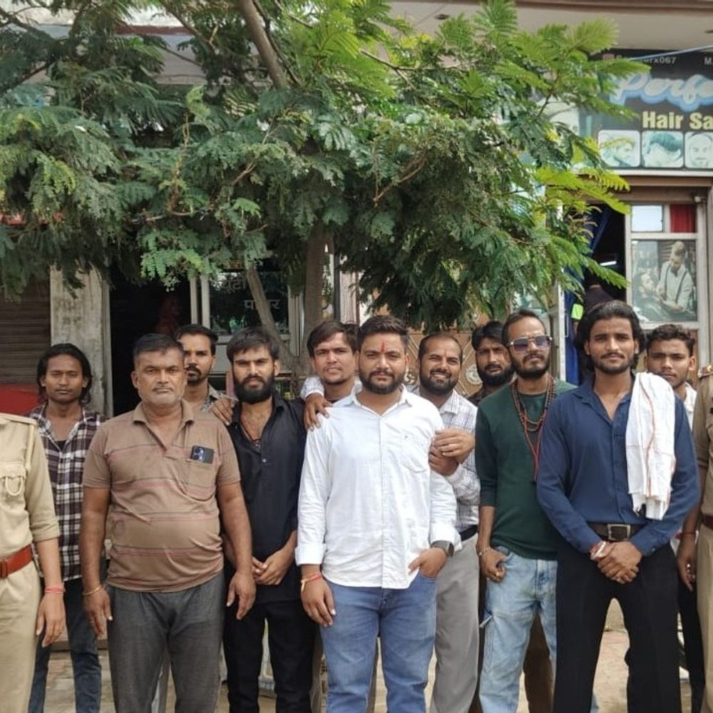 यूजीसी की नई व्यवस्था के विरोध में 1:30 घंटे प्रदर्शन:आगरा में करणी सेना के प्रदेश महामंत्री ने हंगामा किया, यातायात बाधित रहा