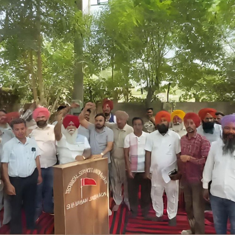 जगराओं में बिजली कर्मचारियों का सरकार के खिलाफ प्रदर्शन:18% बकाया डीए जारी करने की मांग; बोले- मांगें नहीं मानीं तो आंदोलन होगा तेज