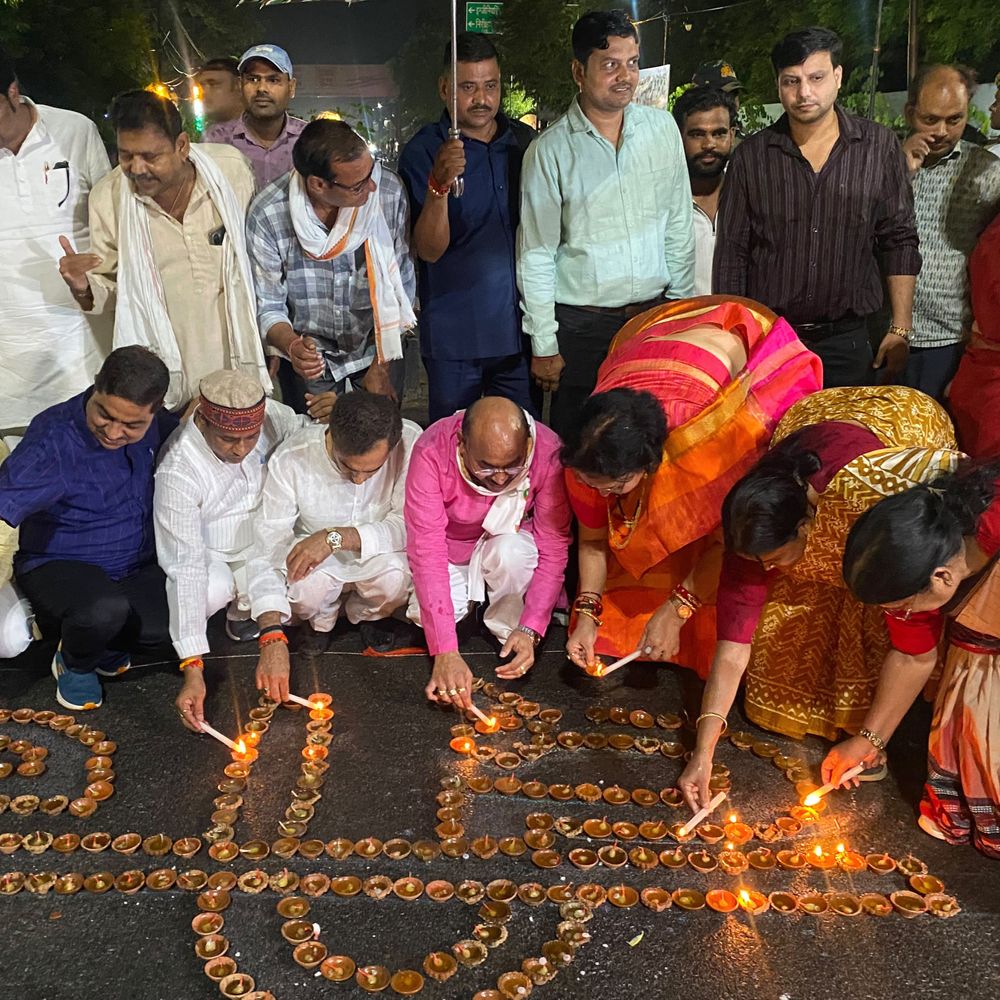 पीएम मोदी के जन्मदिन पर 5 लाख दीपों से दीपोत्सव:इटावा में एक महीने तक सेवा संकल्प अभियान चलाने का लिया संकल्प