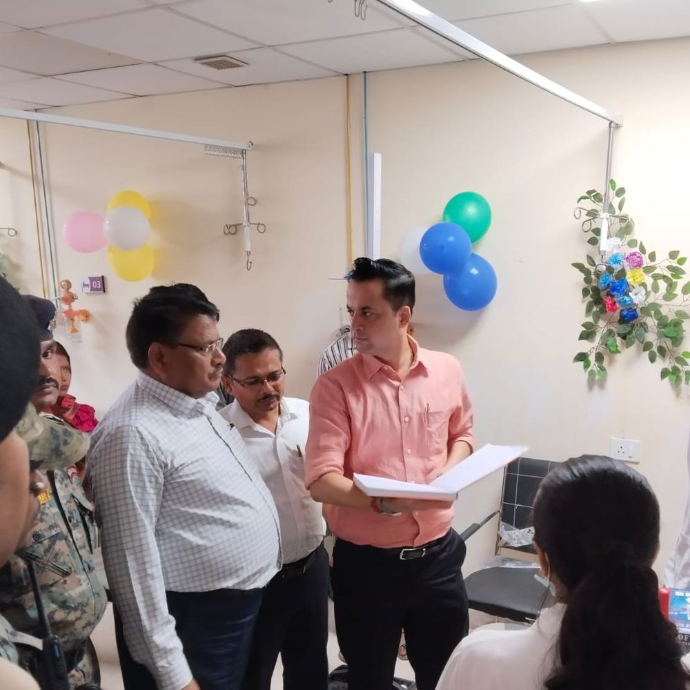 मधुबनी मॉडल सदर अस्पताल का DM ने किया औचक निरीक्षण:मरीजों से सुविधाओं की ली जानकारी, लापरवाही पर कार्रवाई की चेतावनी