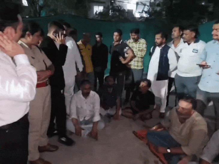 कल्पना मिश्रा मौत मामले में सातवें दिन भी भूख हड़ताल:परिजनों ने अमहिया थाने का किया घेराव; 4 घंटे तक तनाव की स्थिति बनी