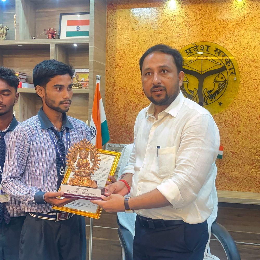 छात्रों ने नहर में कूदी महिला की जान बचाई:डीएम ने किया सम्मानित, राष्ट्रीय वीरता पुरस्कार के लिए भेजे जाएंगे नाम