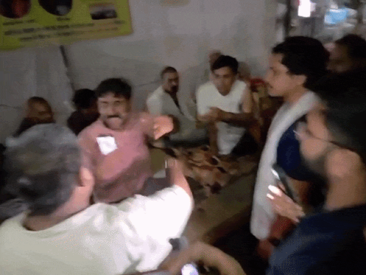 रीवा में भूख हड़ताल स्थल पर रातभर तनाव:संदिग्ध लोगों-गाड़ियों के घूमने का आरोप; आंदोलनकारी से अभद्रता, पुलिस बोली-जांच करेंगे