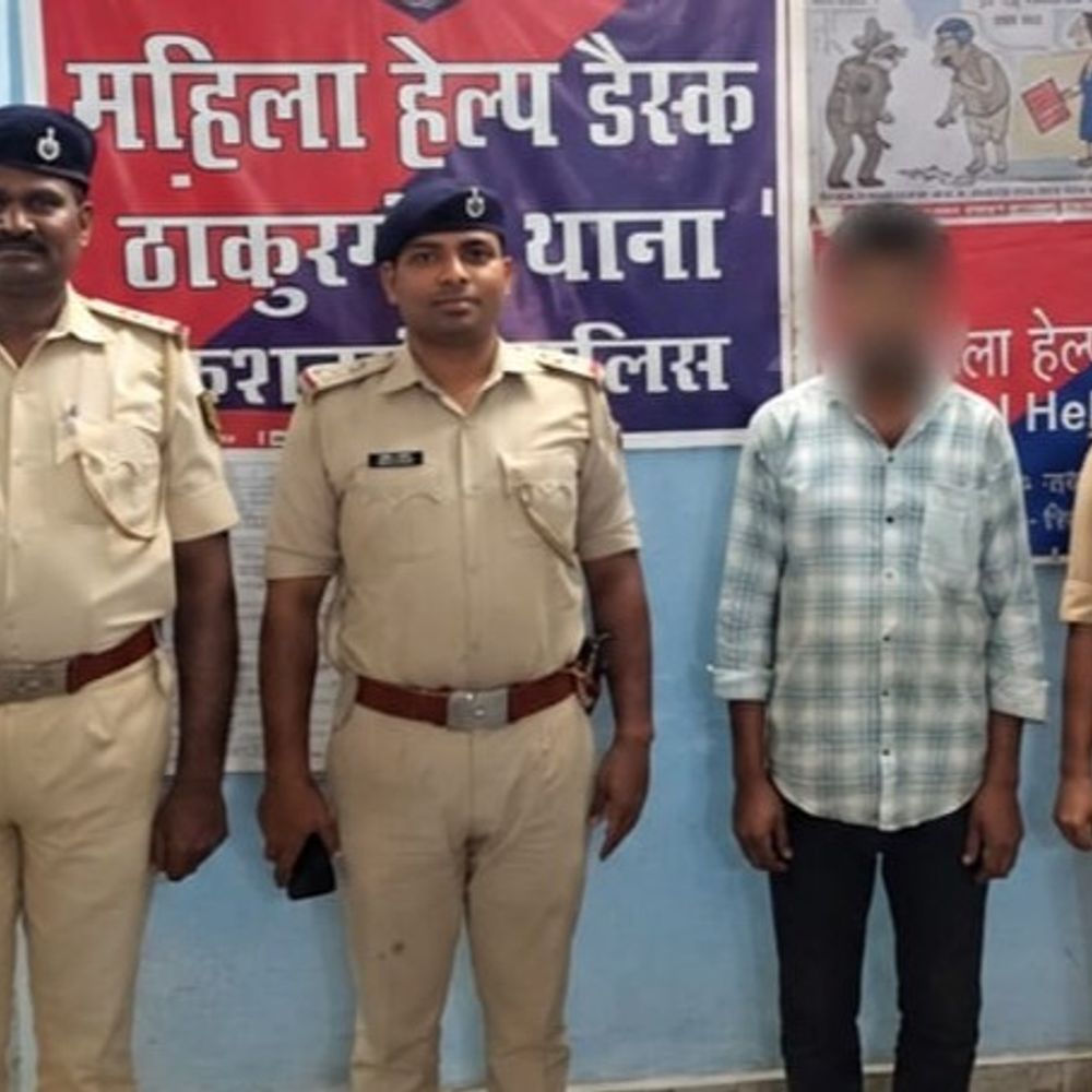 किशनगंज-अवैध लॉटरी टिकट के साथ एक अरेस्ट:1690 टिकट मिले, नकदी-मोबाइल; स्टेपलर और बिना नंबर का ई-रिक्शा जब्त