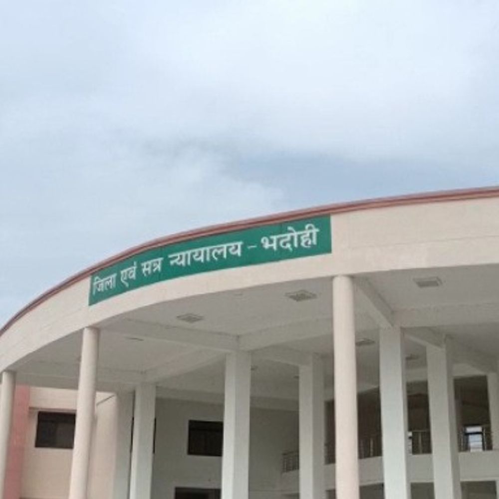 पुरानी रंजिश में मारपीट के मामले में 3 दोषी:भदोही कोर्ट ने जेल में बिताई अवधि और कोर्ट उठने तक की सजा सुनाई; 1-1 हजार रुपए जुर्माना
