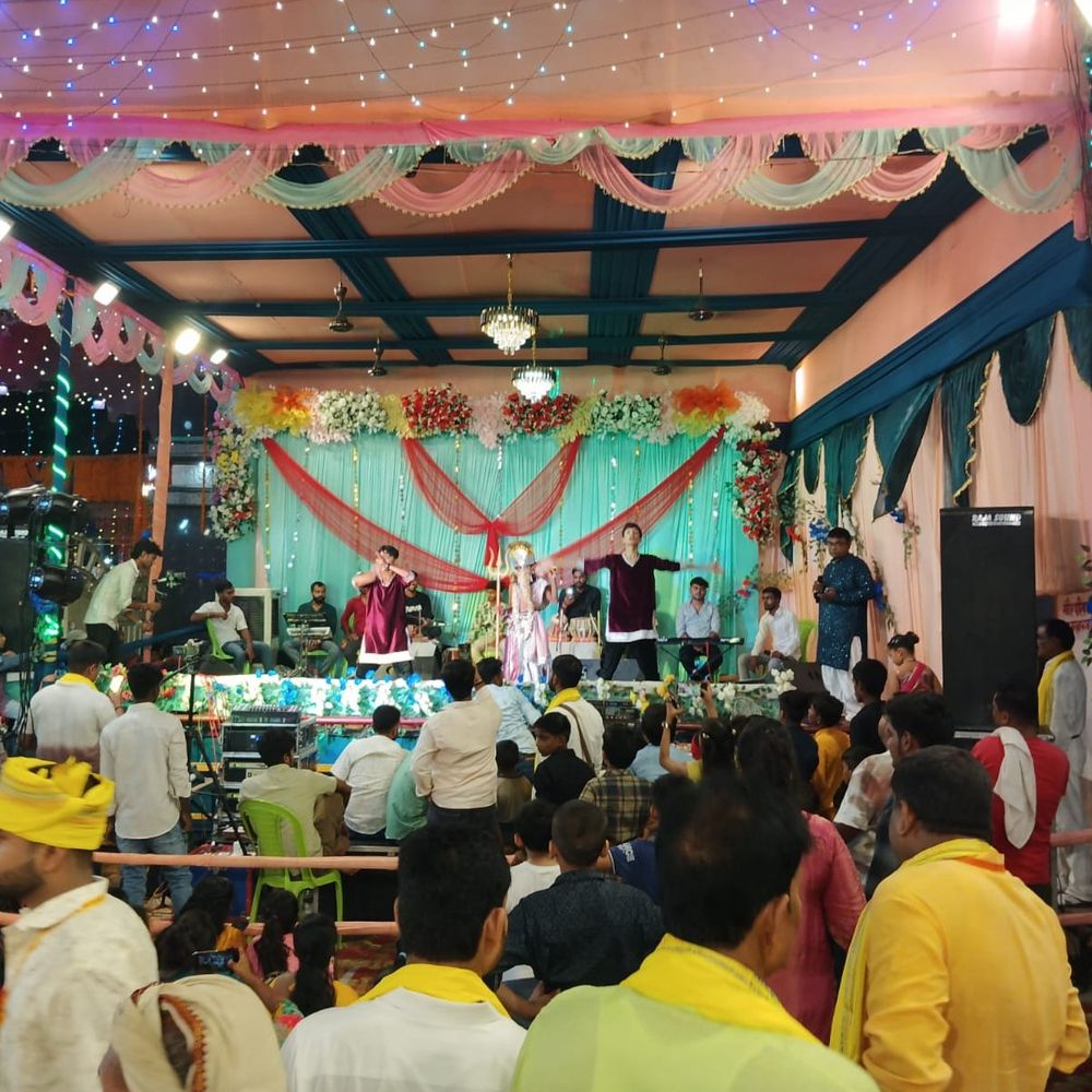 शरफुद्दीनपुर के राधा-कृष्ण मंदिर में जन्माष्टमी पर भव्य जागरण:मंदिर परिसर जयघोष से गूंजा, भक्ति गीतों पर लोग झूमे