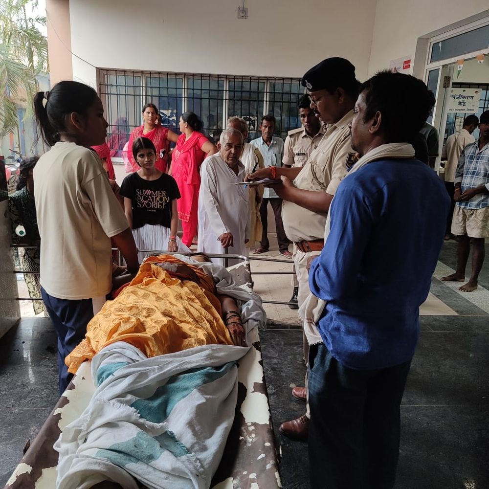 सीवान में महिला की संदिग्ध मौत, होमगार्ड जवान गिरफ्तार:परिजन ने थाने में किया हंगामा, पहले की शिकायतों पर कार्रवाई न होने का आरोप