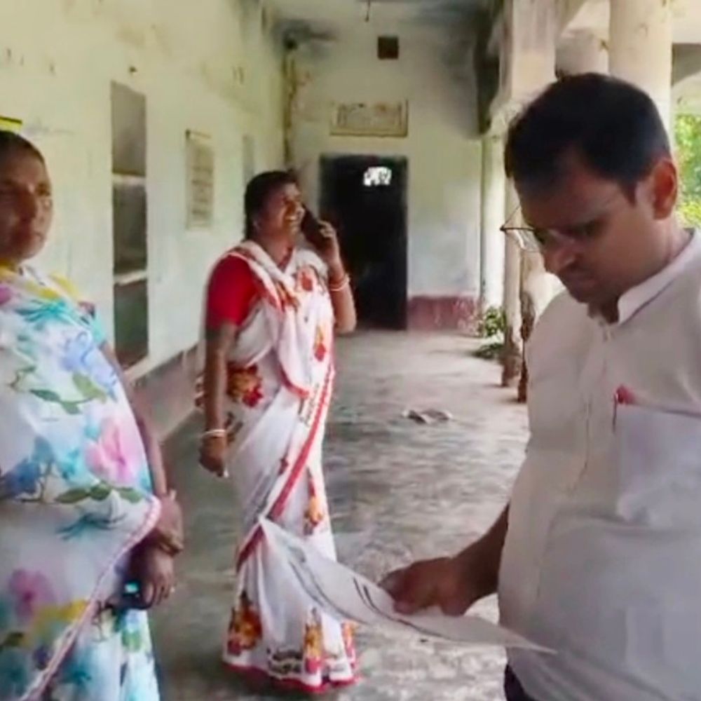 स्वास्थ्य केंद्रों, सरकारी स्कूलों और आंगनवाड़ी केंद्रों का इंस्पेक्शन:शेखपुरा में अधिकारियों ने की 2 दिन जांच, गड़बड़ी पर कार्रवाई की चेतावनी