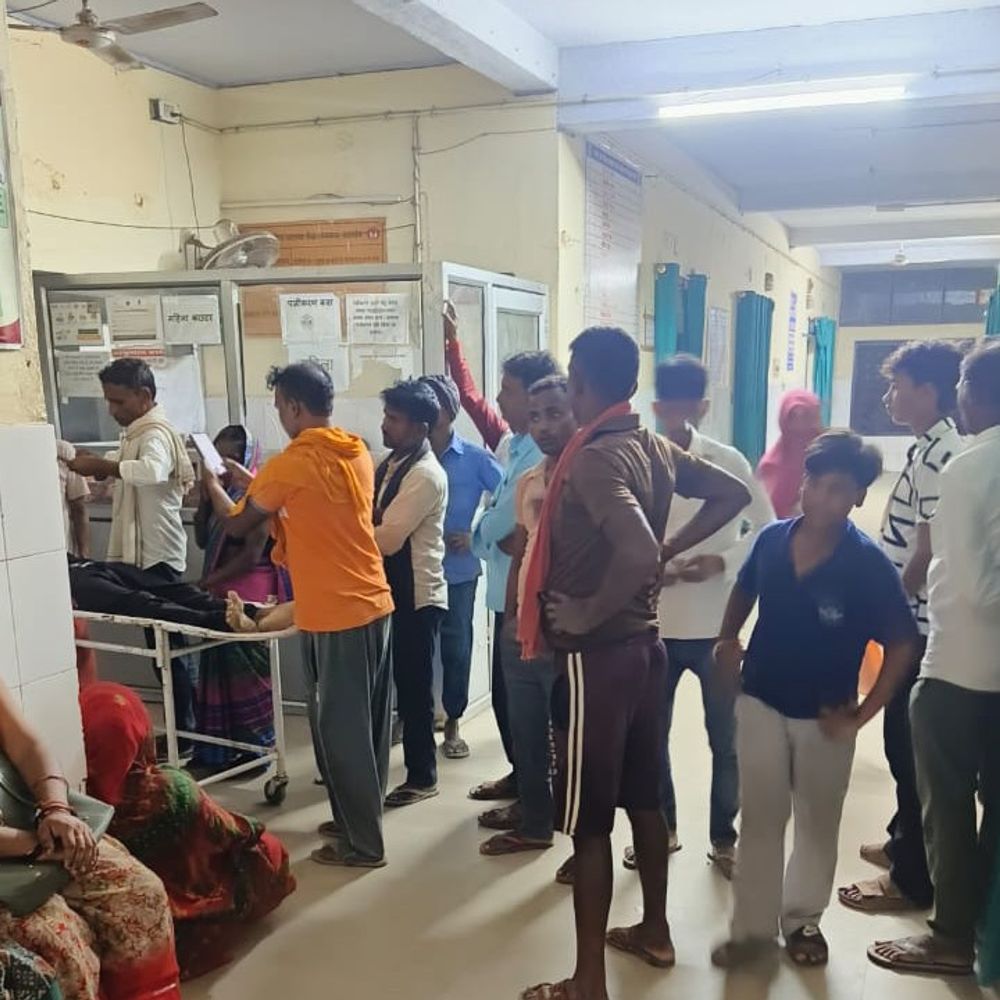 वाहन की टक्कर से बाइक सवार दो युवकों की मौत:बहराइच के नानपारा में हुआ हादसा, पुलिस ने जांच शुरू की
