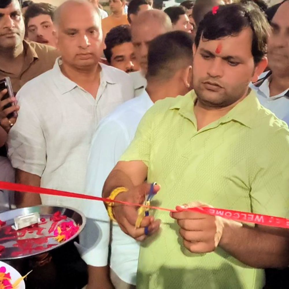 पलवल स्टेडियम में सिंथेटिक कोर्ट का शुभारंभ:खेल मंत्री गौरव गौतम ने किया उद्घाटन, टेनिस- नेटबॉल खेलकर खिलाड़ियों का उत्साह बढ़ाया