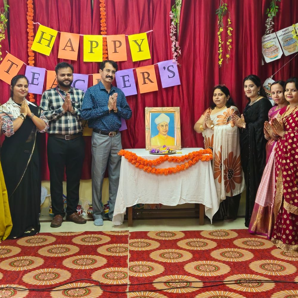 औरैया में शिक्षक दिवस आयोजित:स्कूल में विद्यार्थियों ने गीत, नृत्य और भाषण से शिक्षकों के प्रति कृतज्ञता जताई