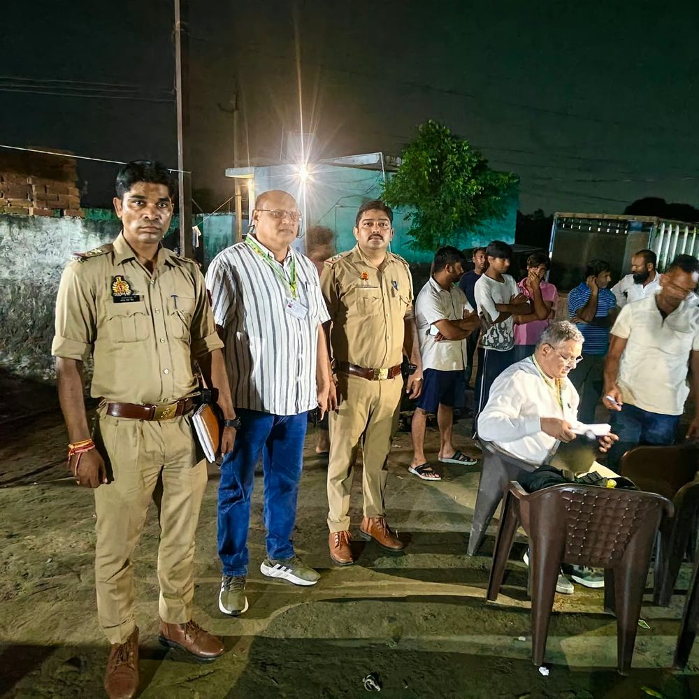 हापुड़ में 1300 किलो पनीर नष्ट:3 फैक्ट्रियों पर छापा, खाद्य सुरक्षा विभाग ने रात 10 बजे मारा छापा