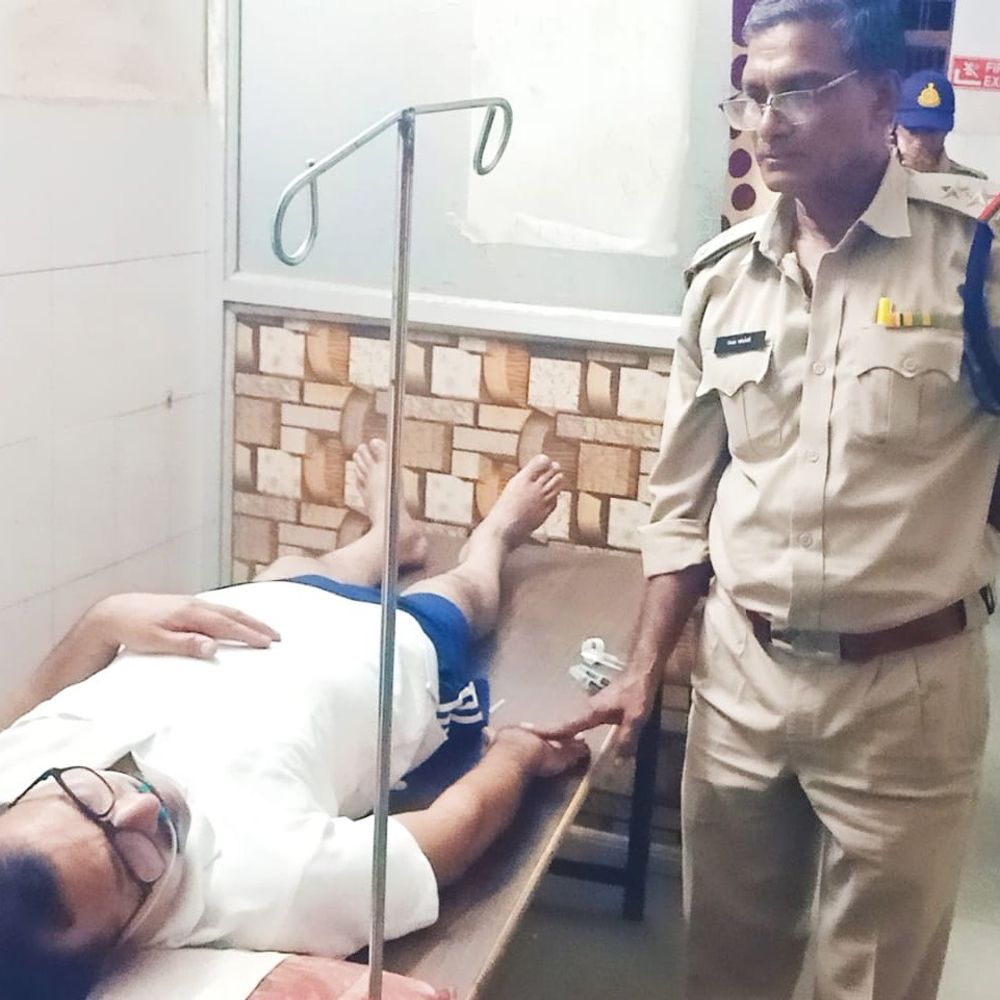 झाबुआ में वोटिंग से पहले पीठासीन अधिकारी की तबीयत बिगड़ी:बूथ क्रमांक 102 पर सीने में दर्द और BP बढ़ने की शिकायत; अस्पताल में भर्ती