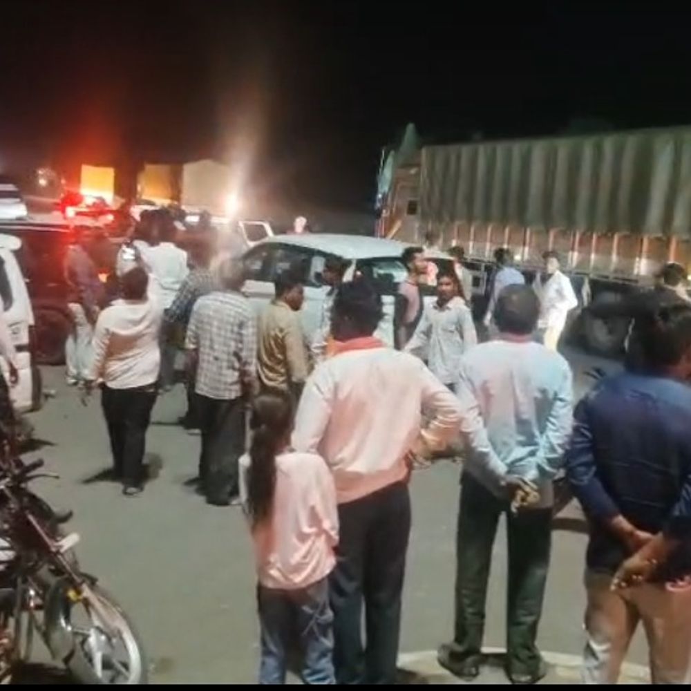 गणेश घाट पर वाहनों पर पथराव, 8-10 गाड़ियां फोड़ी:पहाड़ से बदमाशों ने किया हमला, राहगीर काकड़ा पुलिस चौकी पहुंचे