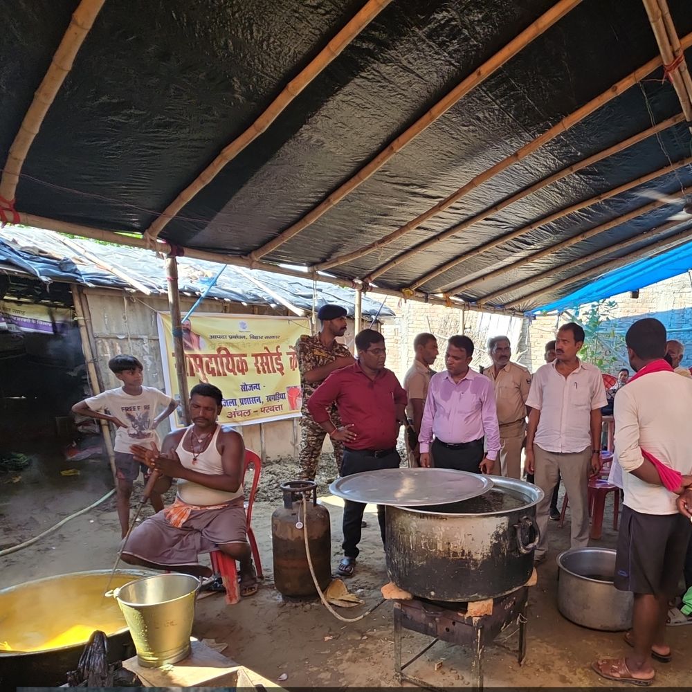 नदियों का जलस्तर घटा तो 33 सामुदायिक किचन बंद:खगड़िया में 7 राहत शिविर भी बंद; कई गांव अब भी पानी से घिरे