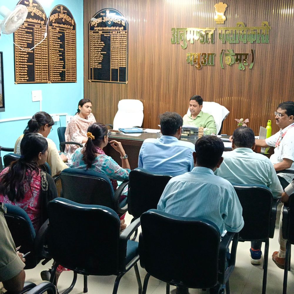 भभुआ में भूमि विवाद बैठक, SDO ने की सुनवाई:कैमूर में जांच के निर्देश, जनता दरबार में प्राथमिकता के आधार पर सुनवाई
