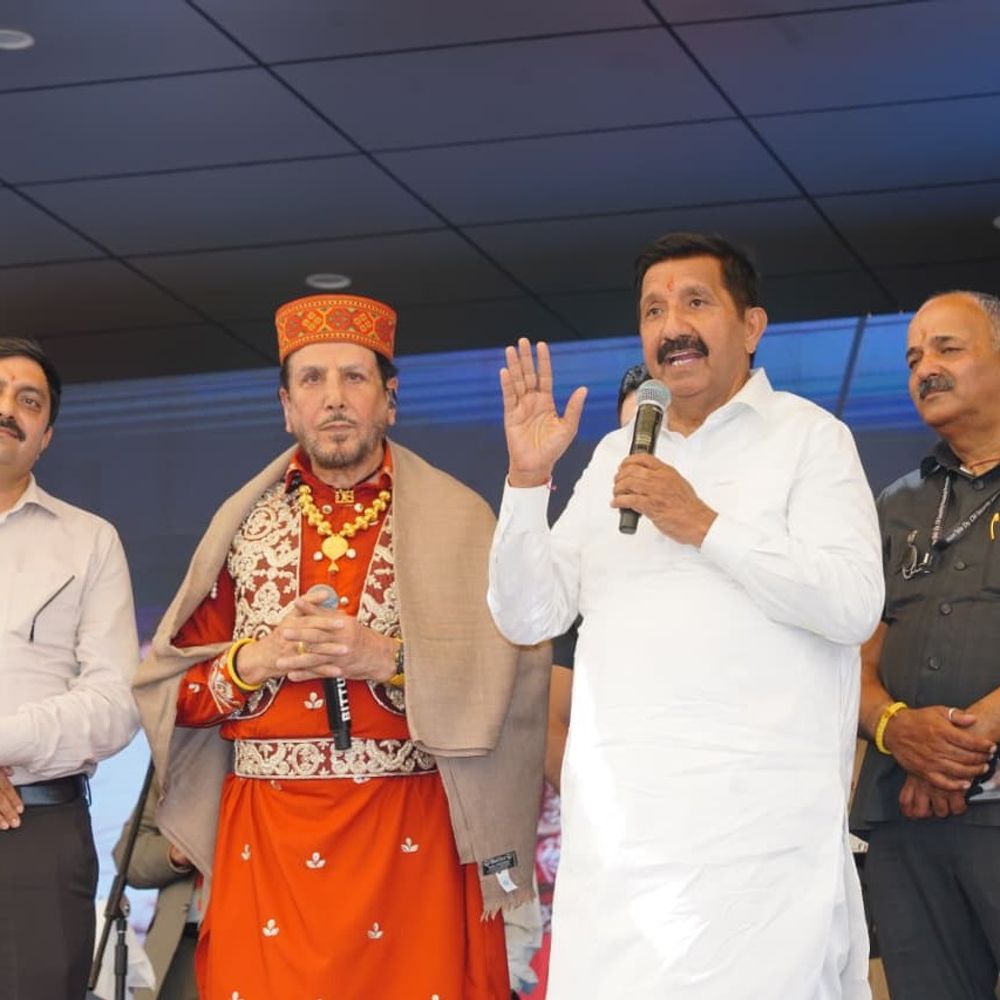 पंजाबी सिंगर गुरदास मान ने मचाया धमाल:हरोली में प्रो. सिम्मी अग्निहोत्री की जयंती पर गूंजी तालियां; हजारों लोगों ने दी श्रद्धांजलि