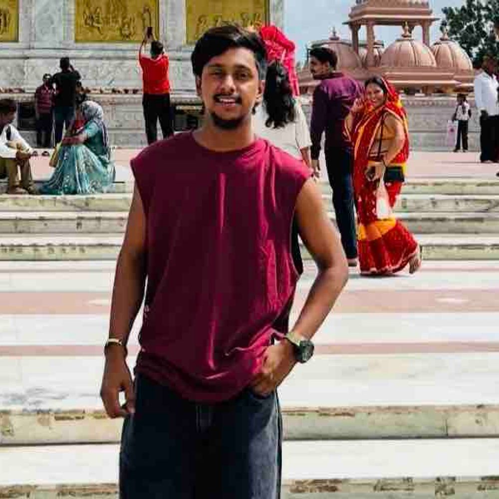 कानपुर में डांसर की संदिग्ध मौत:बेड पर पड़ा मिला शव, गले में चोट के निशा;, परिजन बोले- बेटे की हत्या हुई