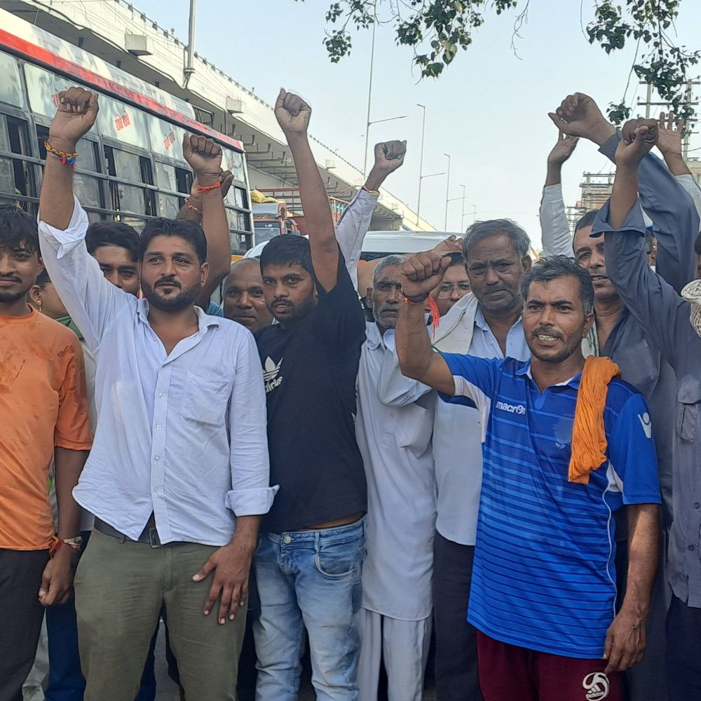 समालखा में ऑटो-ईकों ड्राइवरों का प्रदर्शन:ग्रीन बसों के संचालन का विरोध, बोले- नहीं मिल रही सवारियां, रोजी-रोटी का संकट