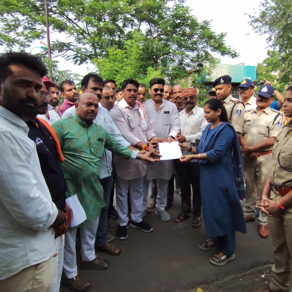व्यावसायिक गरबा आयोजनों पर रोक की मांग:धार्मिक सांस्कृतिक आयोजन बचाओ मंच और हिंदू संगठनों ने SDM को सौंपा ज्ञापन