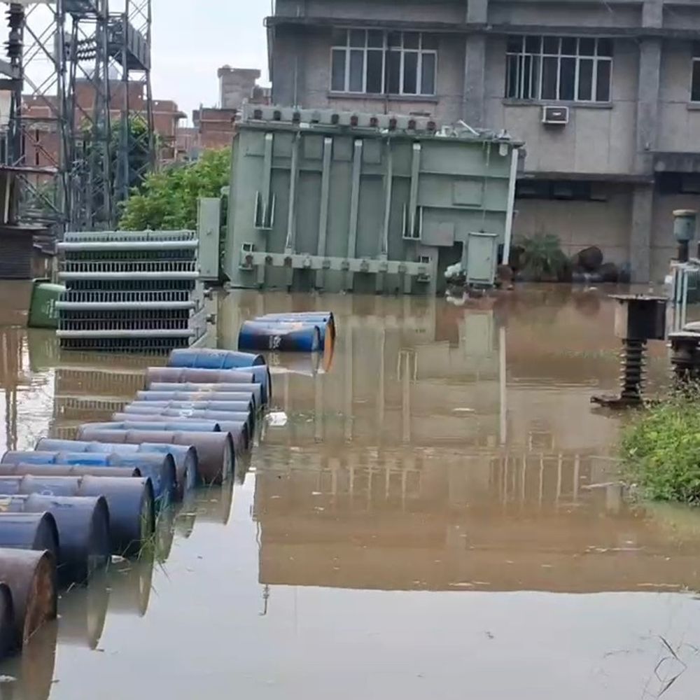 कैमूर के मोहनिया पावर हाउस में घुसा बाढ़ का पानी:बिजली आपूर्ति ठप होने का खतरा; गांवों में भी भरा पानी