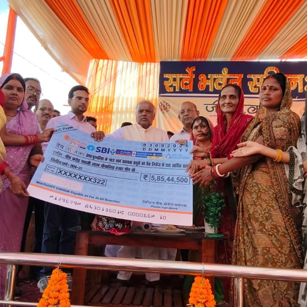 मंत्री ने जीविका दीदी के सिलाई घर का उद्घाटन किया:आंगनबाड़ी के बच्चों के लिए बनाएंगी पोशाक, 5.85 करोड़ रुपये का चेक भी दिया