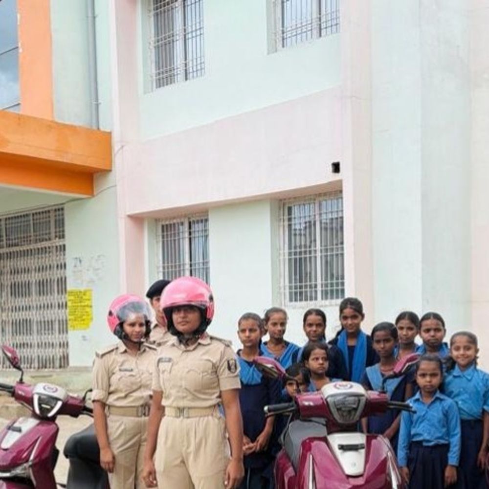 ‘छेड़छाड़-साइबर अपराध और असुरक्षा पर पुलिस से संपर्क करें’:शिवहर में महिला सुरक्षा पर किया जागरूक, संदिग्ध लोगों पर नजर