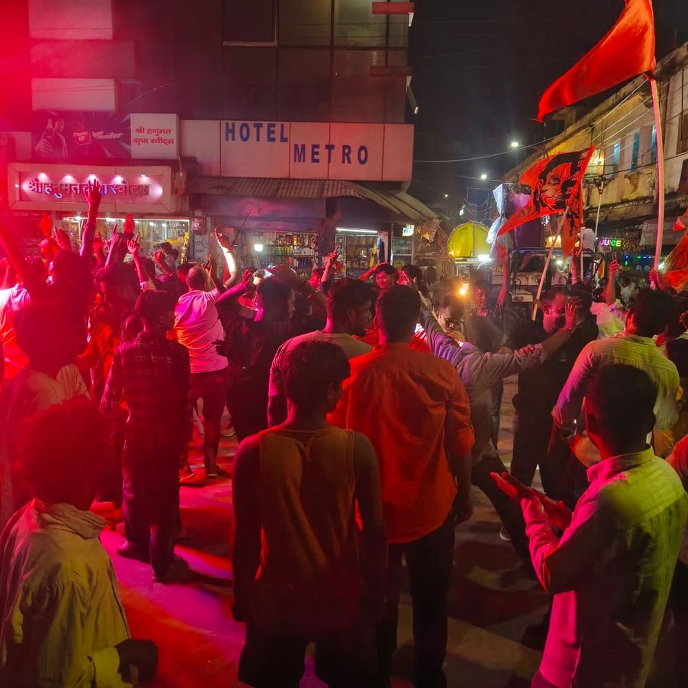 देवरिया में देर रात तक श्रीकृष्ण प्रतिमाओं का विसर्जन:शोभायात्रा में उमड़ी भीड़, डीजे पर थिरके युवा