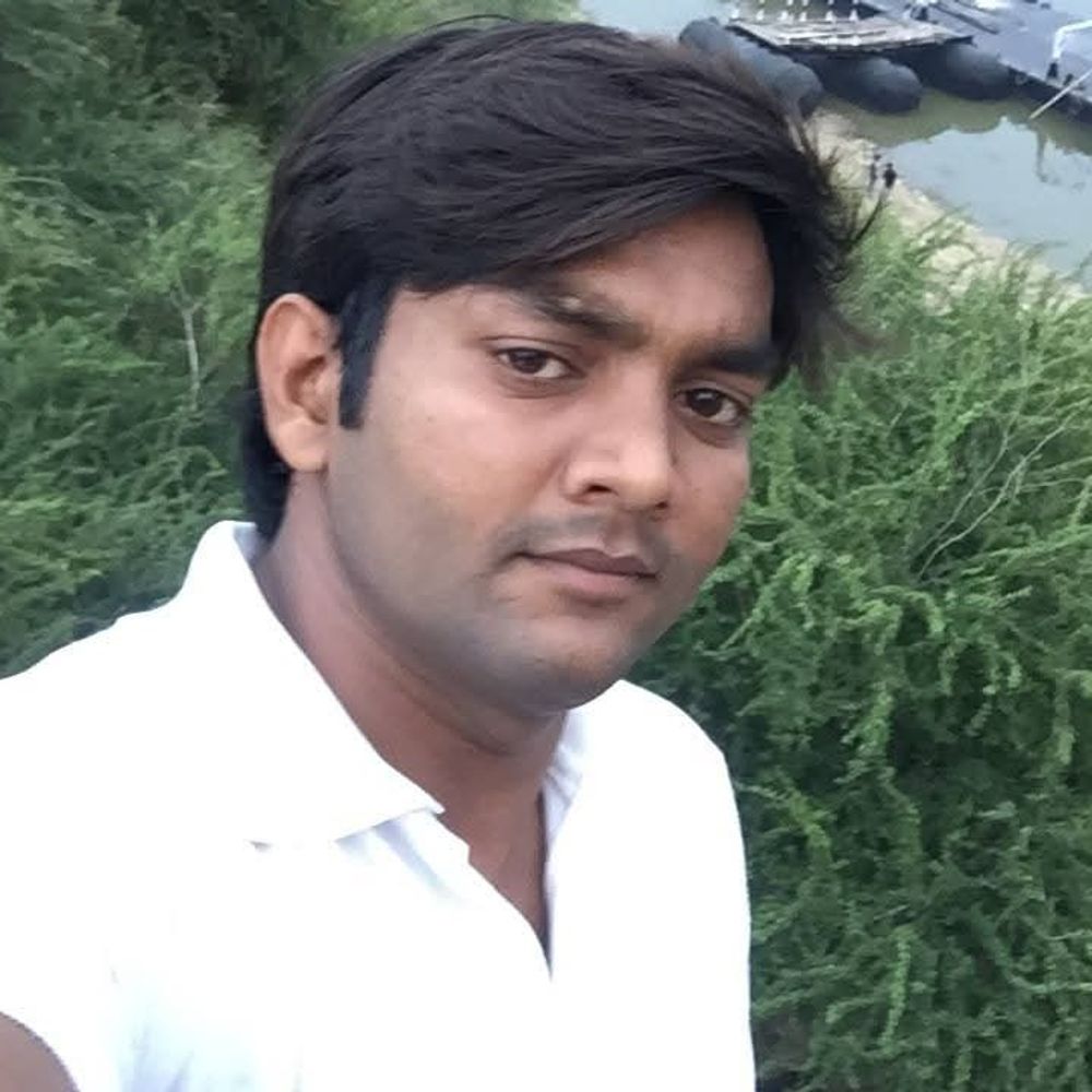 प्रयागराज में आभूषण कारोबारी की खून से लथपथ मिला शव:मानस अपार्टमेंट के 6वें तल के नीचे मिली लाश, आईफोन और कार बरामद