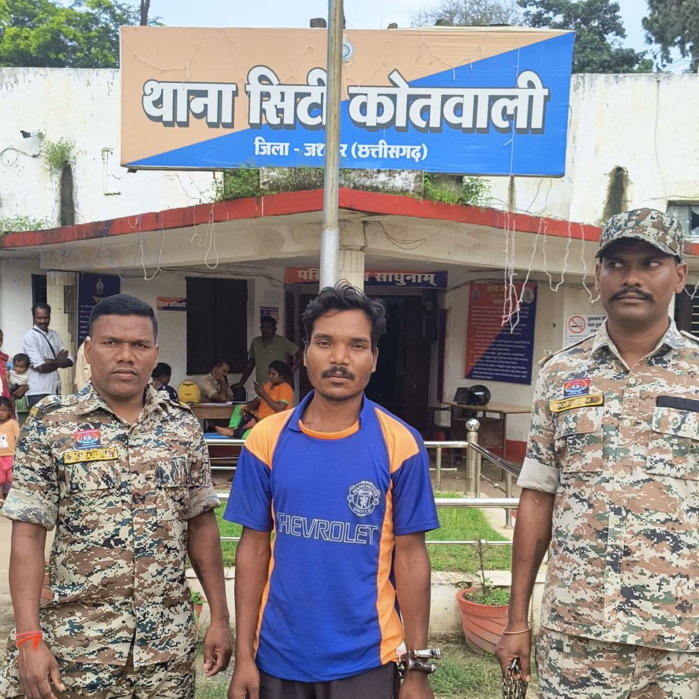 जंगल के रास्ते झारखंड ले जा रहे थे 14 गोवंश:जशपुर में पुलिस की घेराबंदी से एक तस्कर गिरफ्तार, दो फरार