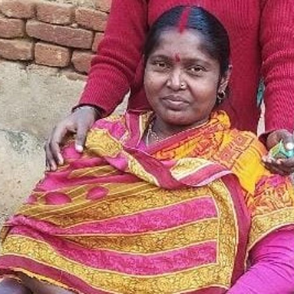 पाकुड़ की महिला पश्चिम बंगाल में गंगा कैनाल में बही:विश्वकर्मा पूजा पर पति के साथ स्नान करने गई थी, गहरे पानी में लापता