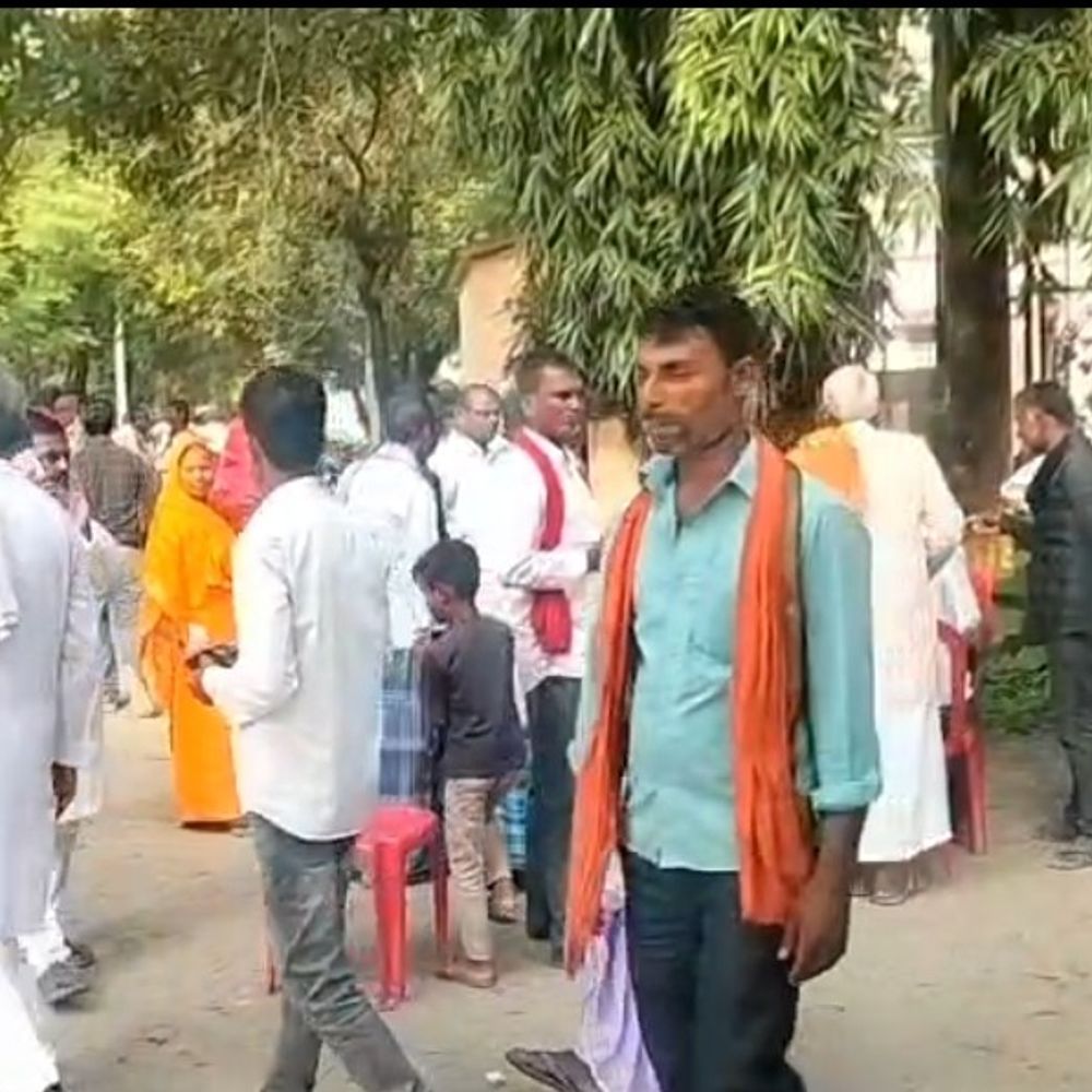 मत्स्यजीवी सहयोग समिति के चुनाव के लिए मतदान शुरू:बेतिया में चार बूथों पर सुरक्षा के बीच वोटिंग जारी, प्रत्याशियों में दिखा उत्साह