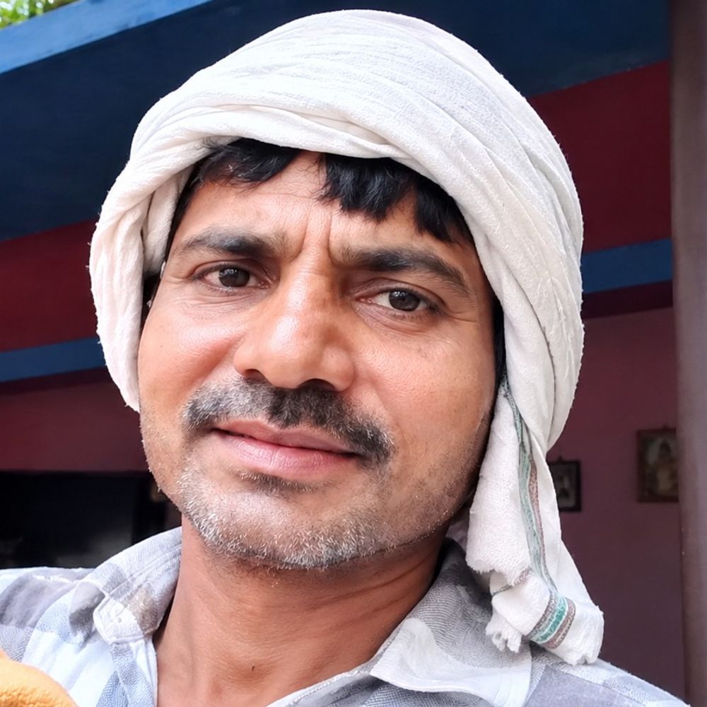 बुंदेलखंड एक्सप्रेसवे पर आलू लदा ट्रक खराब वाहन से टकराया:हादसे में क्लीनर की मौत, चालक घायल; शिकोहाबाद से झांसी जा रहा था ट्रक