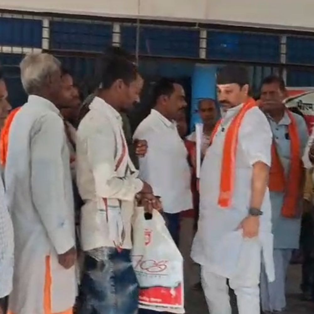 बेतिया में बाढ़ पीड़ितों की अनदेखी पर भड़के विधायक:बोले- समाधान नहीं हुआ तो समाहरणालय परिसर में धरना पर बैठेंगे