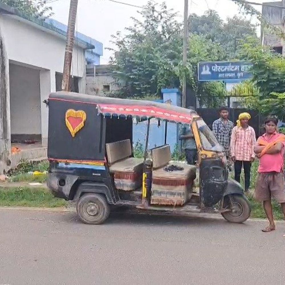 मुंगेर में पिता ने दिव्यांग बेटे को कुल्हाड़ी से काटा:सोते समय किया सिर पर वार, मौके पर मौत; खून से सनी कुल्हाड़ी मिली
