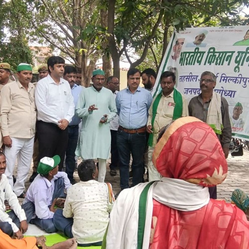 अयोध्या में अंडरपास की मांग पर किसानों का धरना खत्म:प्रशासन के आश्वासन के बाद आंदोलन स्थगित, 5 हजार ग्रामीणों को मिलेगी राहत