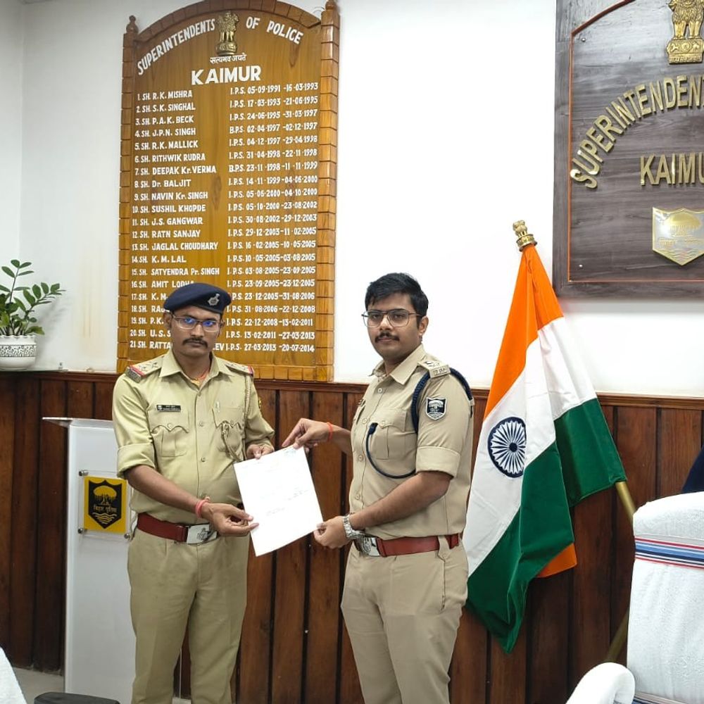 SP ने अच्छा काम करने वाले पुलिसकर्मियों को किया सम्मानित:अपराध नियंत्रण-नशे पर कार्रवाई में बेहतर प्रदर्शन पर प्रशस्ति-नकद राशि