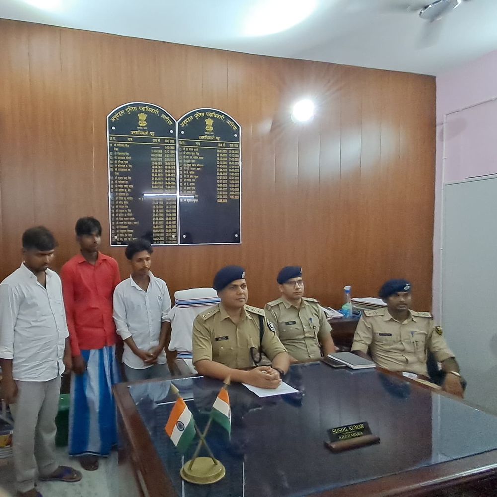 अररिया में इंटरडिस्ट्रिक्ट बाइक चोर गैंग का खुलासा:3 सदस्य गिरफ्तार, चोरी की 3 बाइक और मोबाइल बरामद