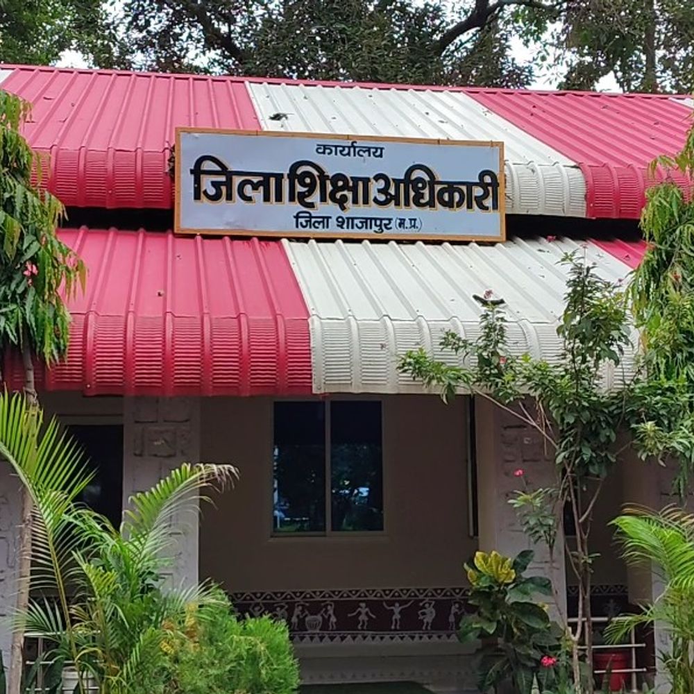 पति से पढ़वाने के मामले में शिक्षिका-प्रिंसिपल निलंबित:जांच के बाद शिक्षा विभाग ने की कार्रवाई; निलंबन अवधि में जीवन निर्वाह भत्ता मिलेगा