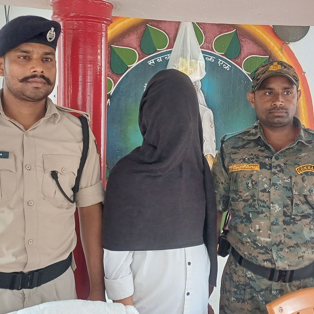 मुंगेर-8 साल के बच्चे से सोने का लॉकेट छीना:24 घंटे में 2 किशोर पकड़े गए, CCTV से पहचान; लॉकेट खरीदने वाला दुकानदार अरेस्ट